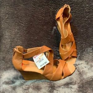 Nine West Tan Wedge Sandals - size 6